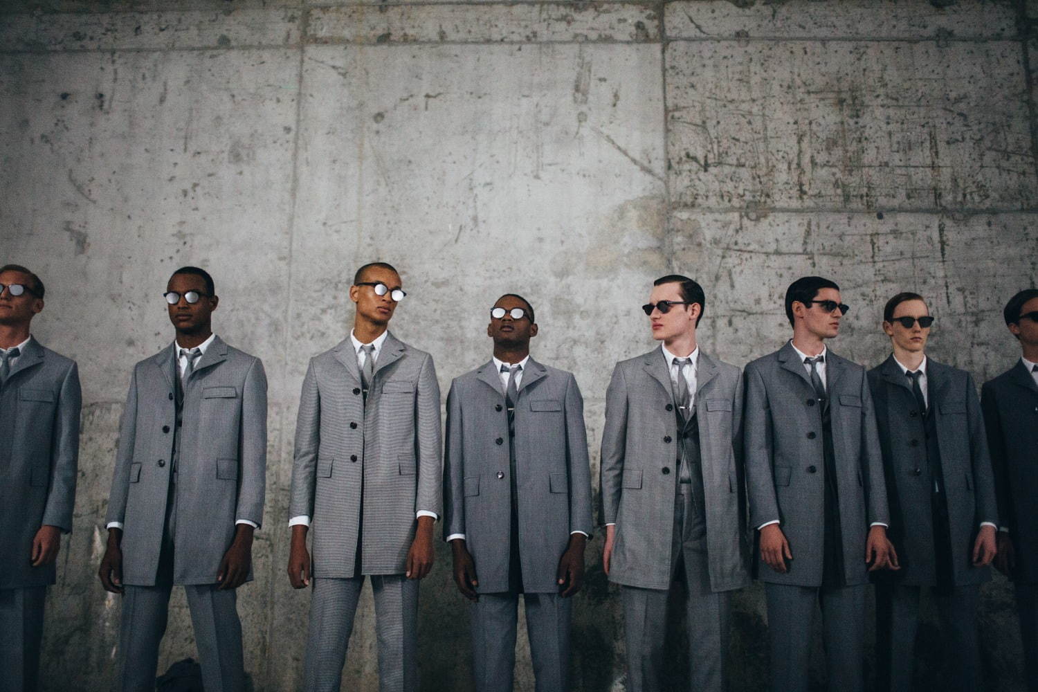 トム ブラウンのパーソナルオーダー会が丸の内で、上質な生地を選んで