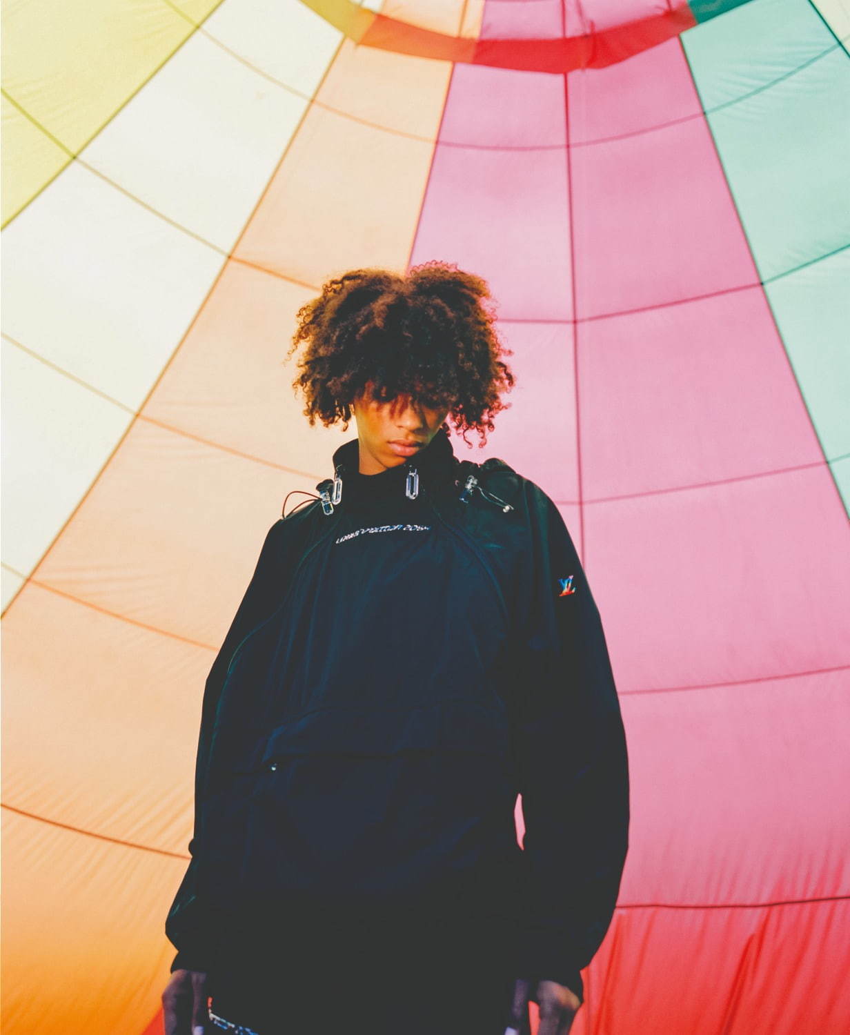 ルイ・ヴィトン 2054」枕になるオーバーシャツや完全撥水の