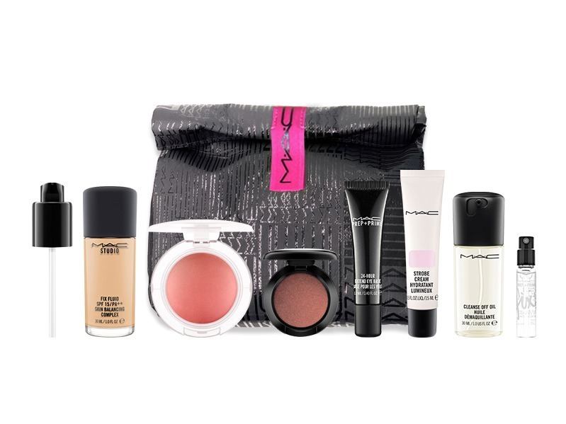 M·A·C新年を祝す限定コフレ、アイシャドウ＆ファンデなど人気コスメ