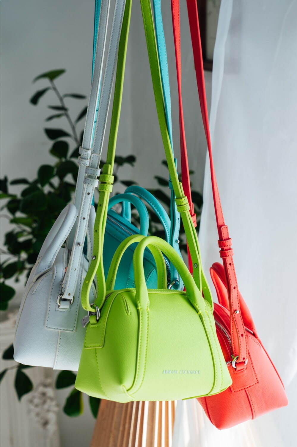 A|X アルマーニ エクスチェンジ“まるでマカロン”スイーツカラーの