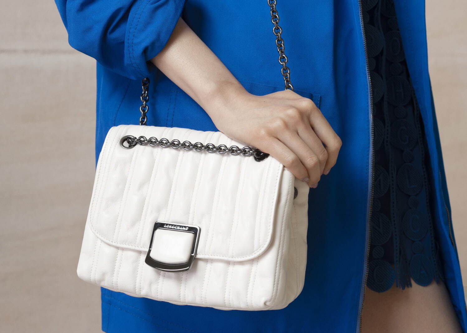 ロンシャン”ふわふわブリオッシュ”着想のキルティングバッグ、くすみ