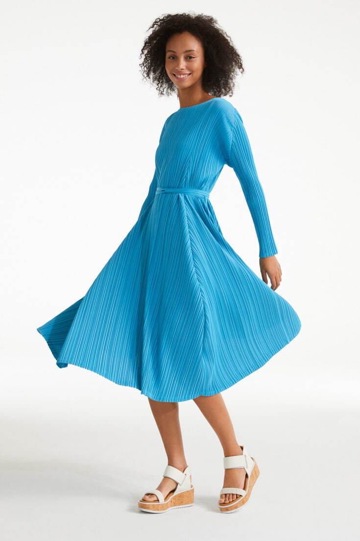 プリーツ プリーズ イッセイ ミヤケの新作、“花”や“木漏れ日”着想の