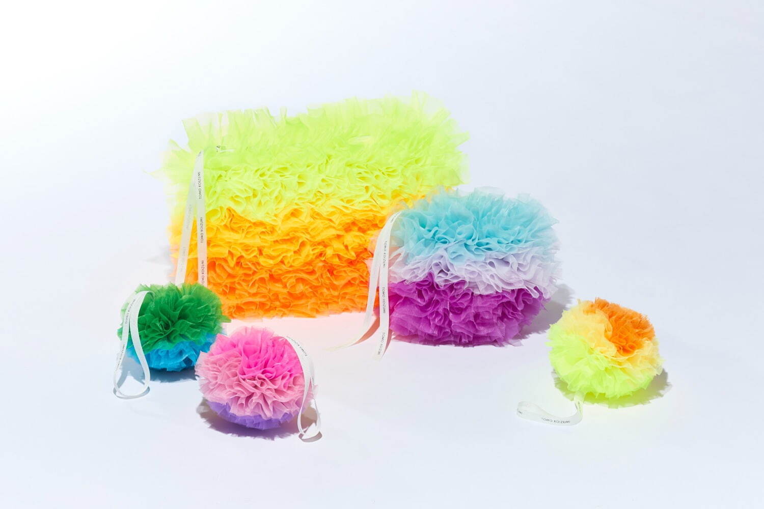 トモ コイズミ“フリル”を飾ったバッグなど阪急うめだ本店に、フリルの