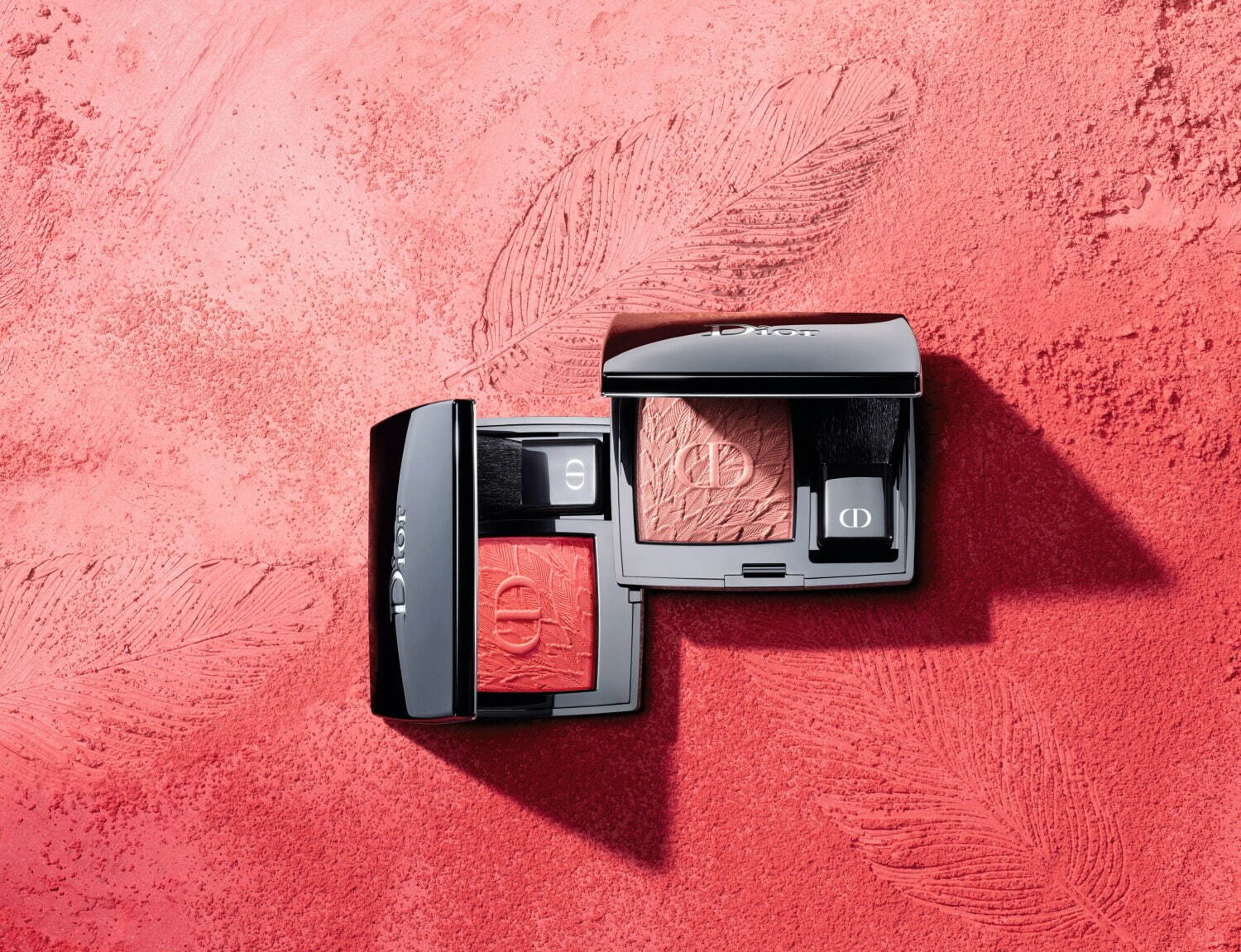 ディオール21年秋コスメ、“羽模様”のアイシャドウ パレットや“色が変化