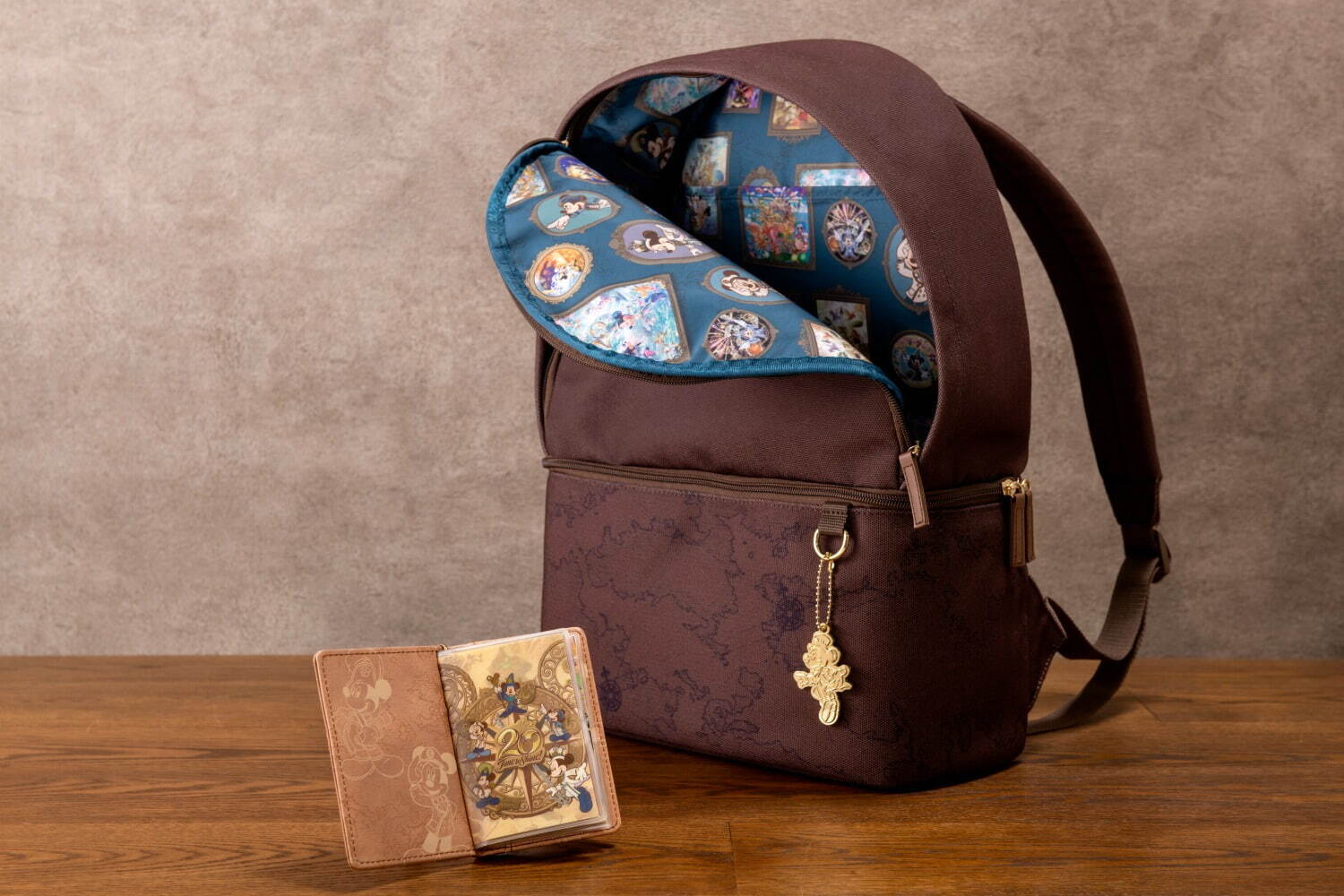 東京ディズニーシー“20年間”を振り返る限定バッグや文房具、開業時の