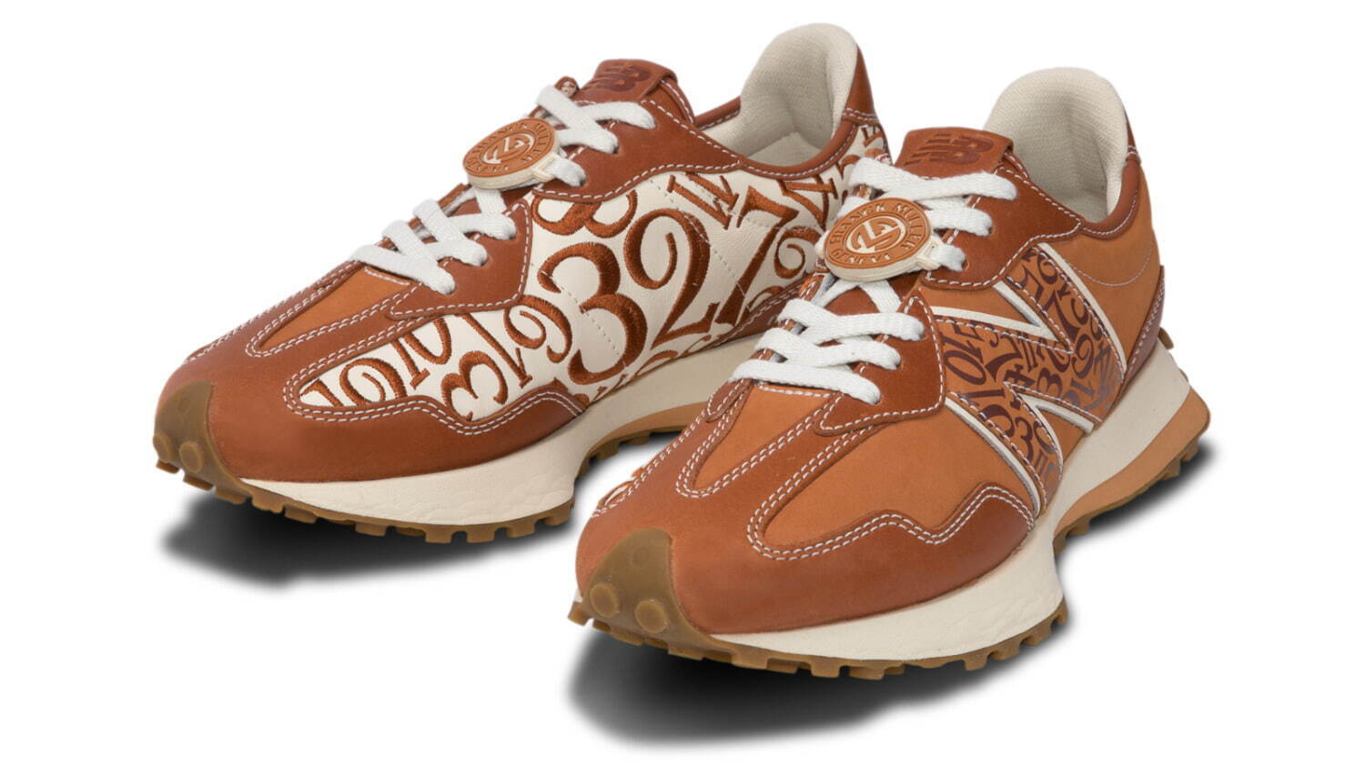 ニューバランス×フランク ミュラーのスニーカー「MS327」、Nロゴに