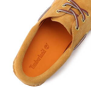 ティンバーランド人気モカシン「スリーアイクラシックラグ」にスエード