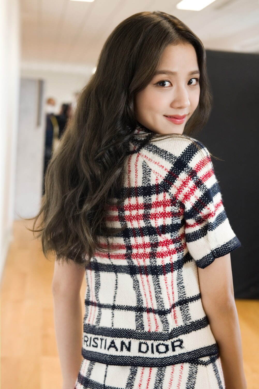 ディオールの新作ニットジャケット、ブラック×レッドのチェック柄など