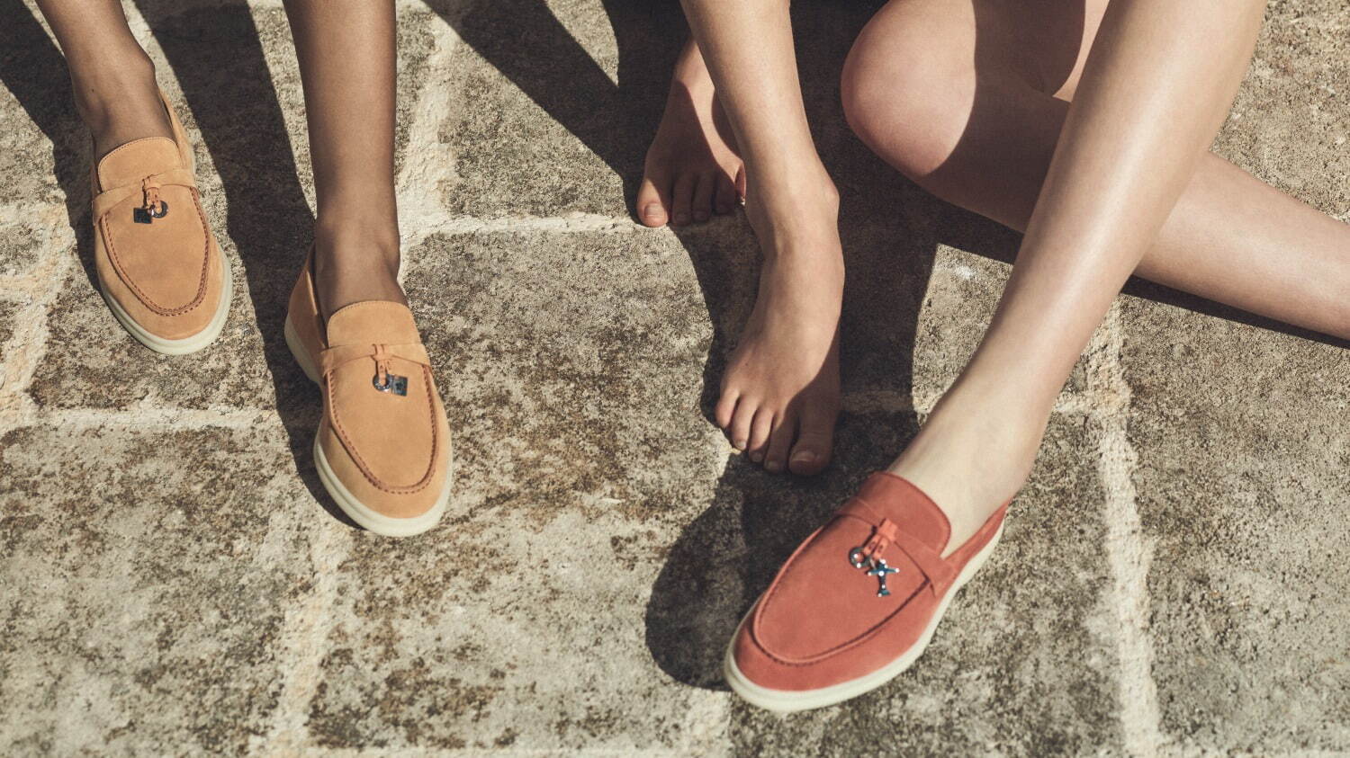 ロロ・ピアーナ「ホワイトソール・シューズ」トラベルモチーフの限定