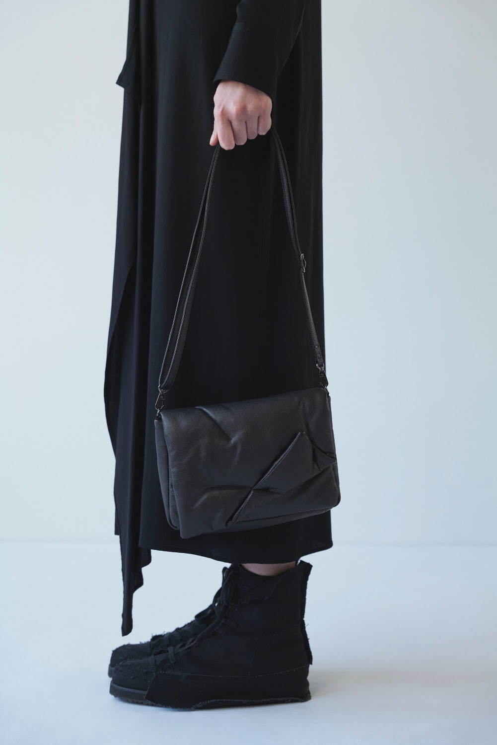 写真5/7｜ディスコード ヨウジヤマモト新作バッグ「FLUFFY」“紙端を