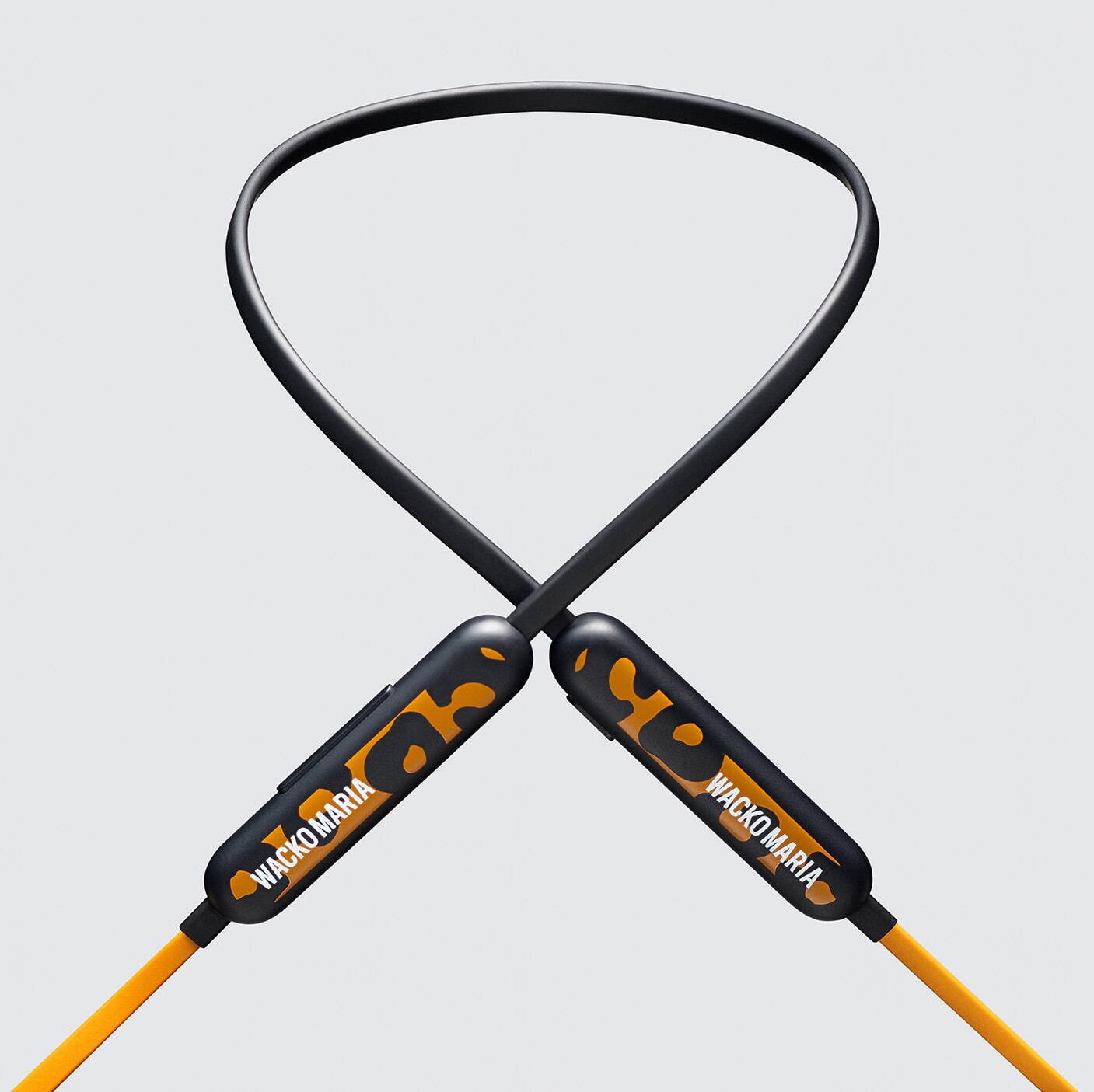 Beats × ワコマリアのネックバンド式イヤホン、レオパード柄「Beats