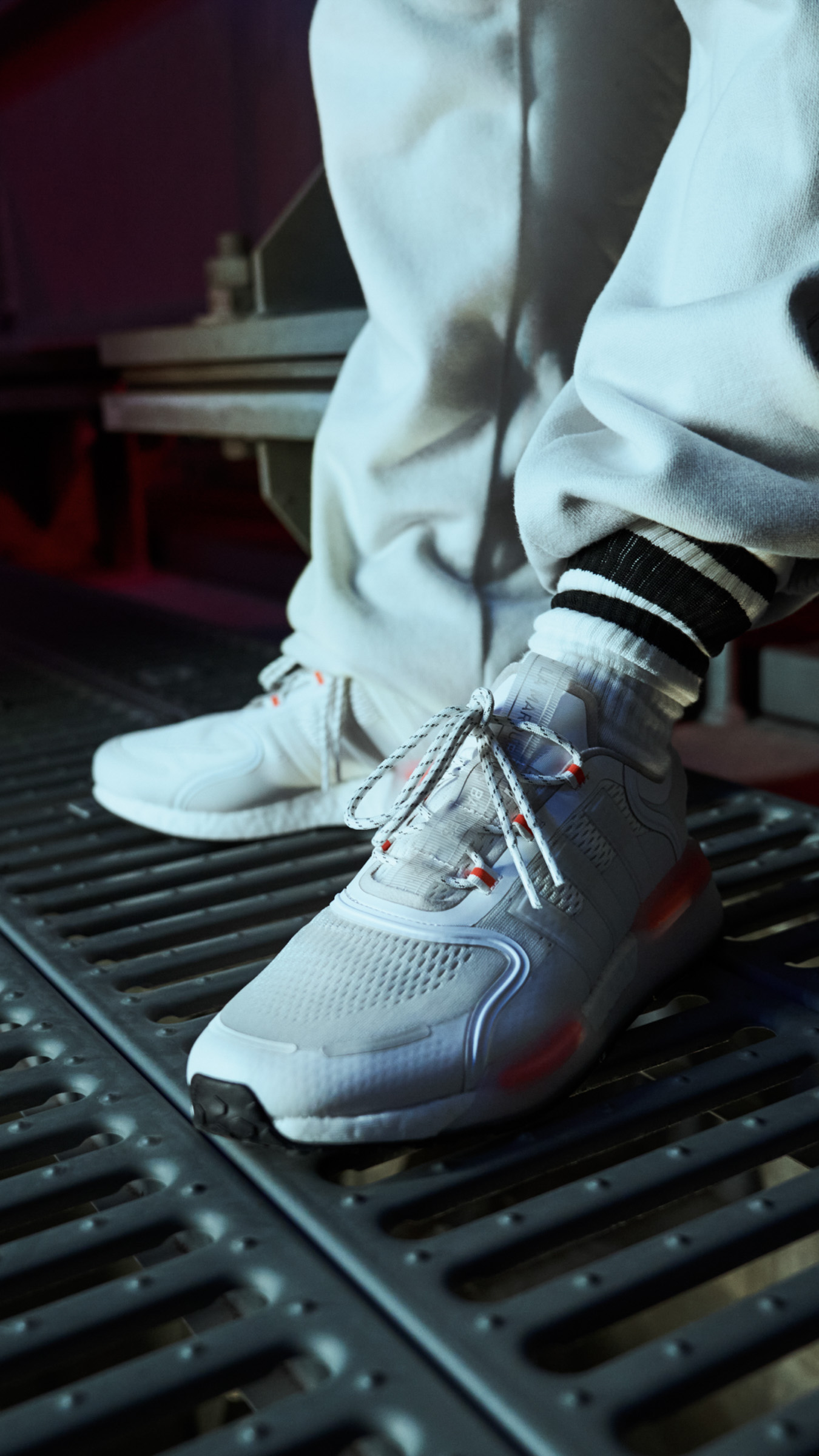 アトモスがKing Gnu常田とコラボ 薄群青色のスーパースターを発売