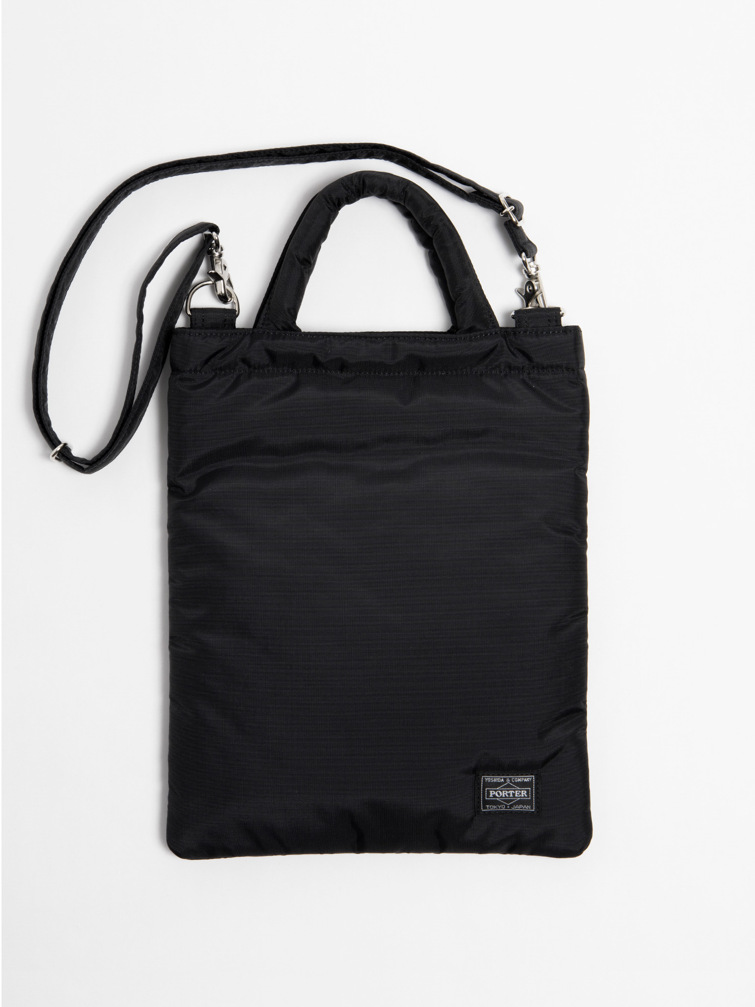 コム デ ギャルソン」ホリデー企画でポーターの期間限定店をオープン