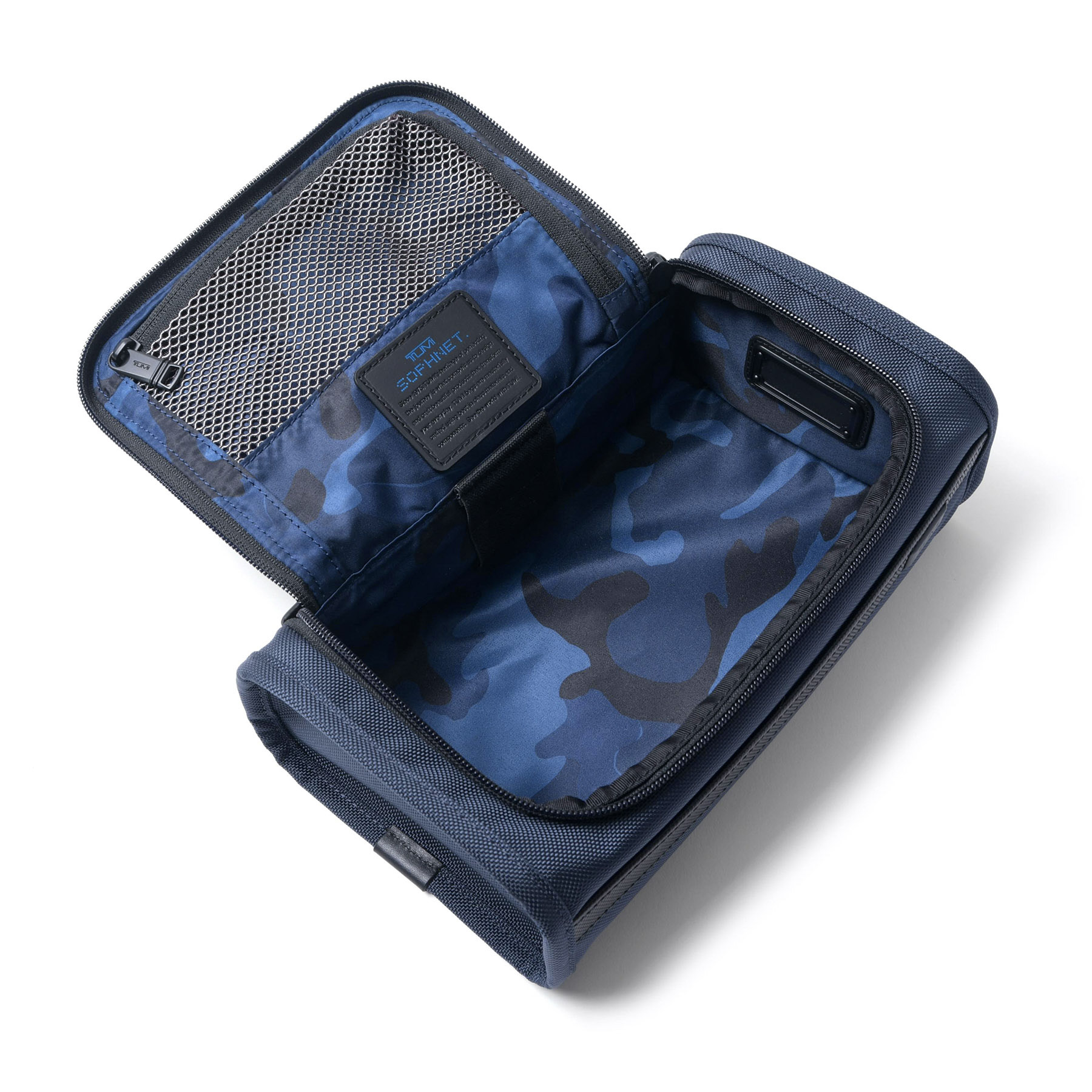 ソフネットがトゥミとコラボ、大容量のトートバッグを展開