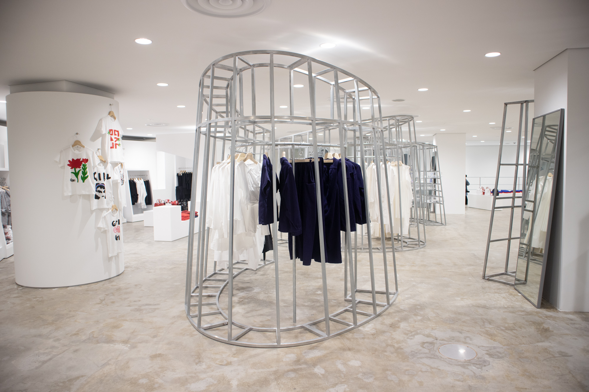 コム デ ギャルソン青山店が24年ぶりに増床リニューアル、クロムハーツ