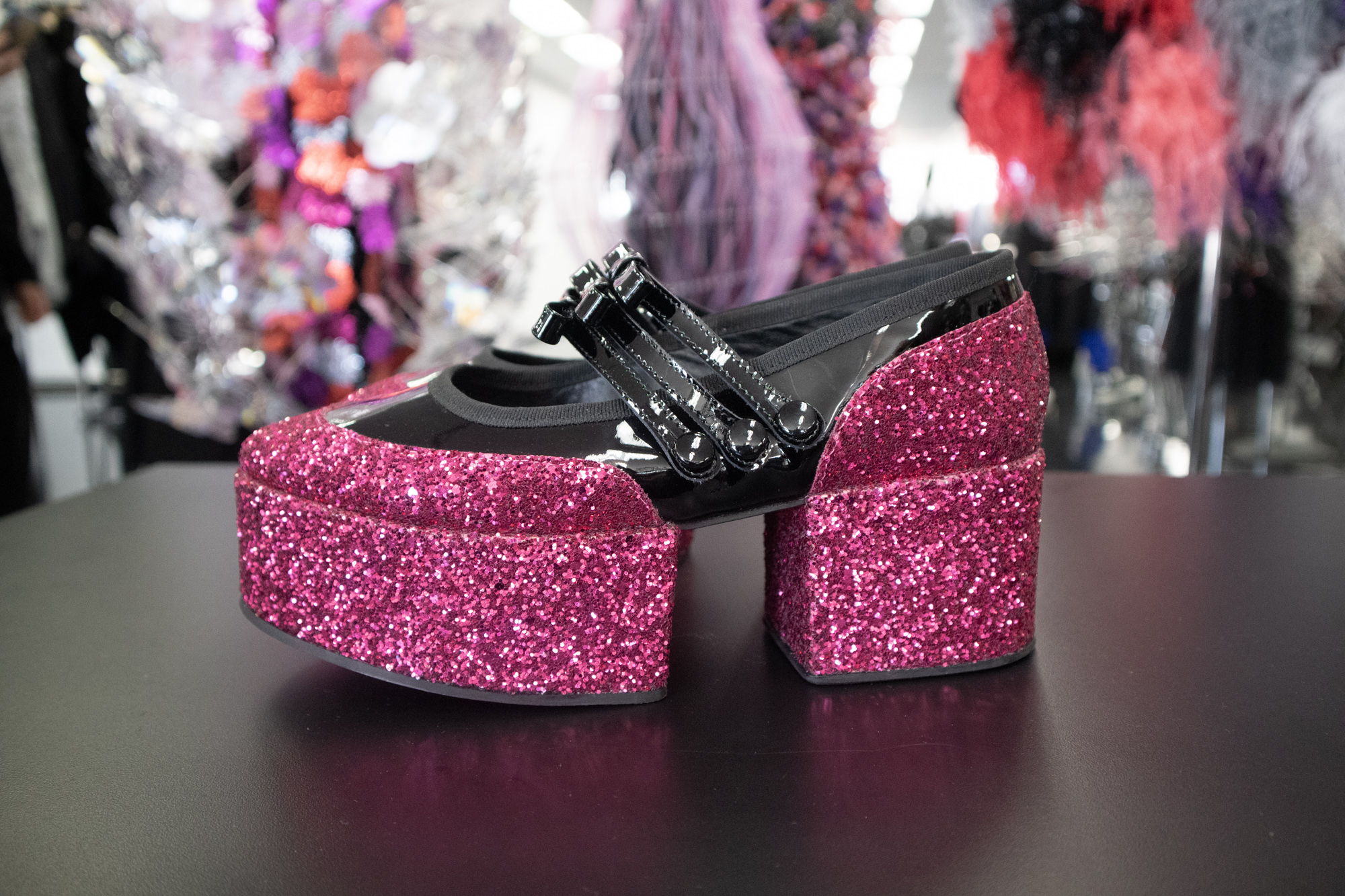 ジャックムスとレペットがコラボシューズを発売 スクエアトゥの「ジジ