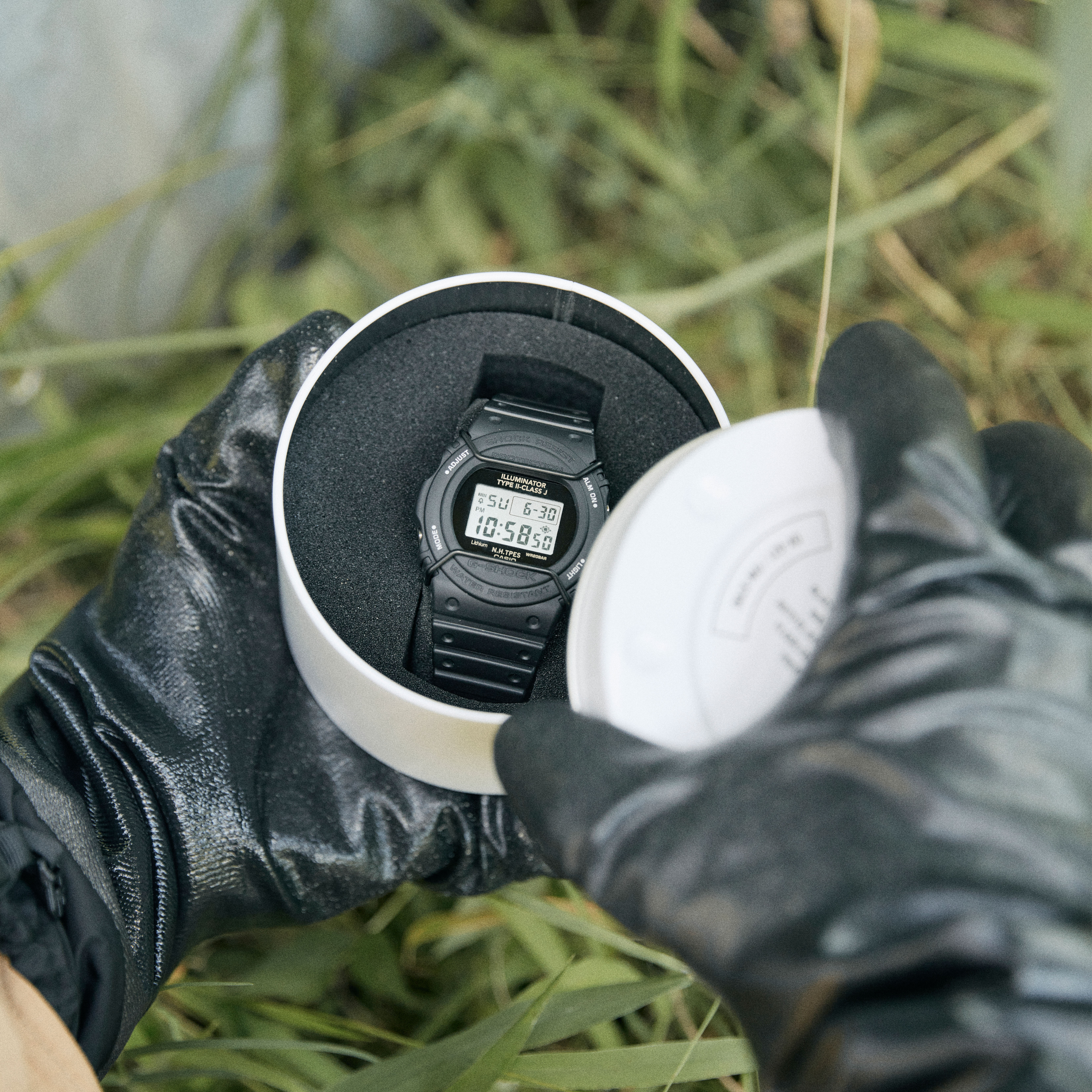 N.ハリウッド×Gショック 「DW-5700」を再構築した新作を発売