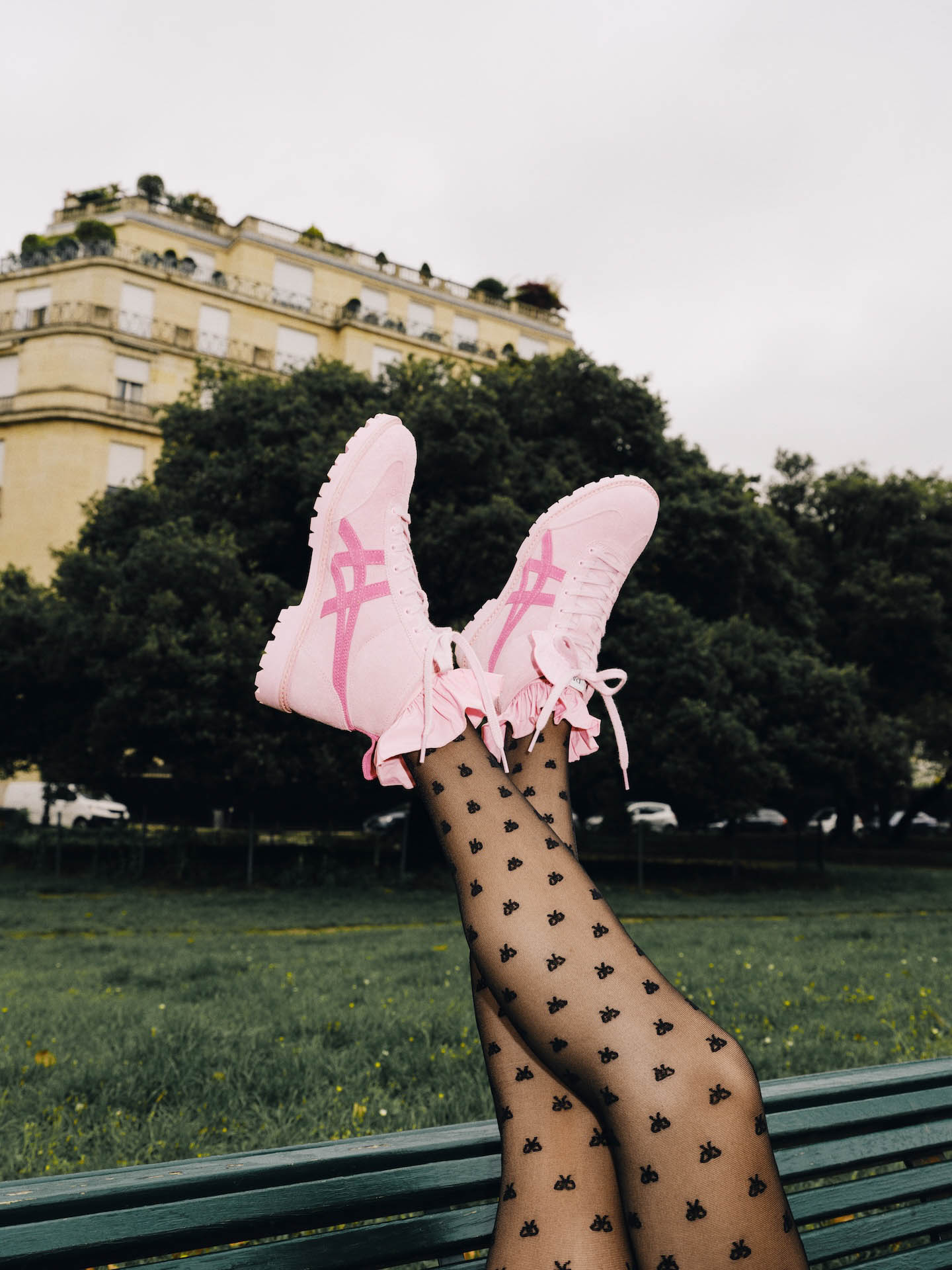 パリ発「パトゥ」がオニツカタイガーと初コラボ、MEXICO 66など3モデル