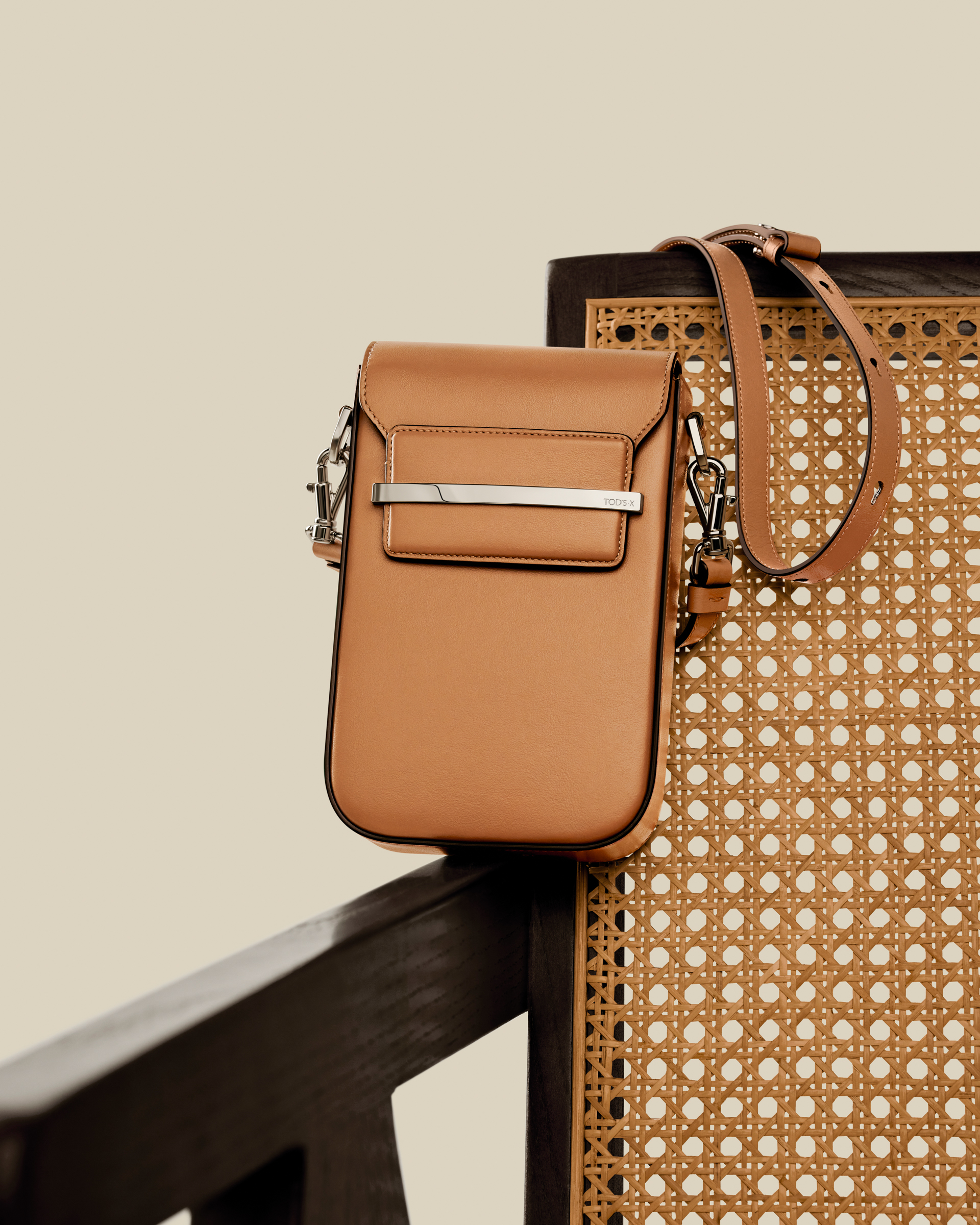 シャオ・ジャンが「トッズ」と2度目のコラボ バッグやマフラーなどを