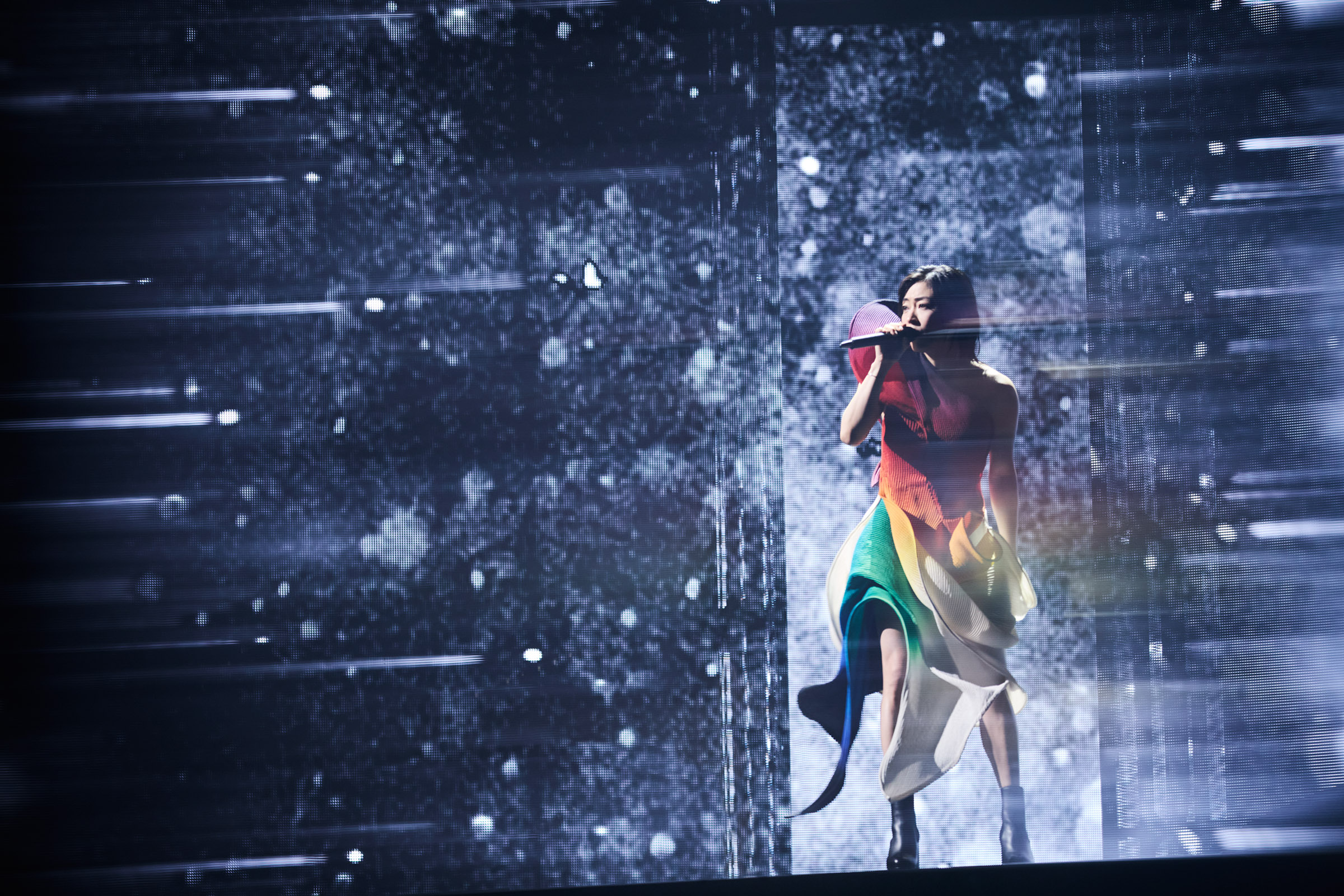 スパイバー提供、エイポック制作の宇多田ヒカルの全国ツアー衣装