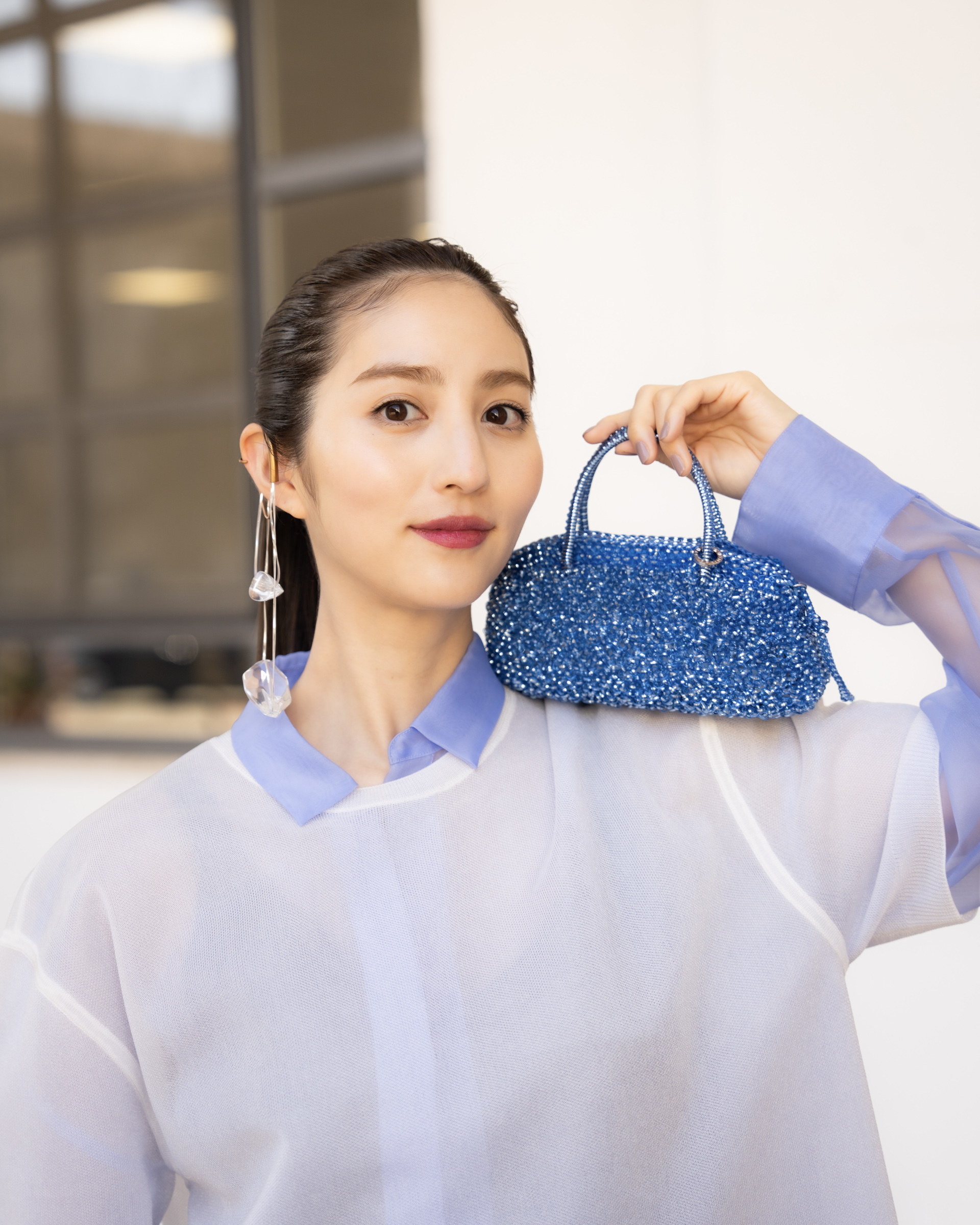 堀田茜がミラノで魅せる アンテプリマの新作ワイヤーバッグ