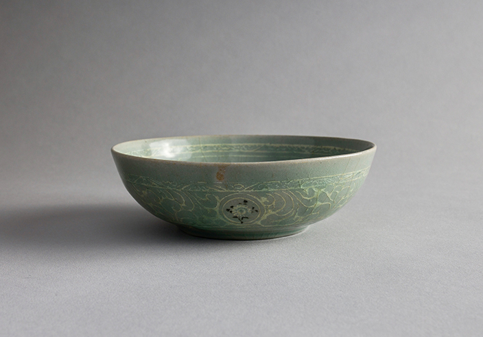 古美術 吉戸 - 高麗青磁 象嵌菊花果文鉢 | 古美術品専門サイト