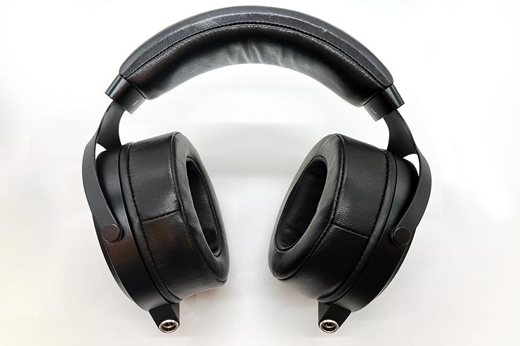 音質レビュー】Monolith M1570は分離感に優れた平面駆動型ヘッドホン