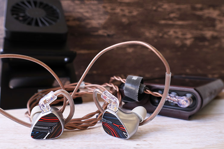 LETSHUOERS EJ07M silver レビュー | 抜けが良くクリアでモニター