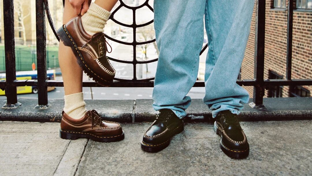 高級レザーとスエードを使用したDr. Martens Lowell Collectionが2024