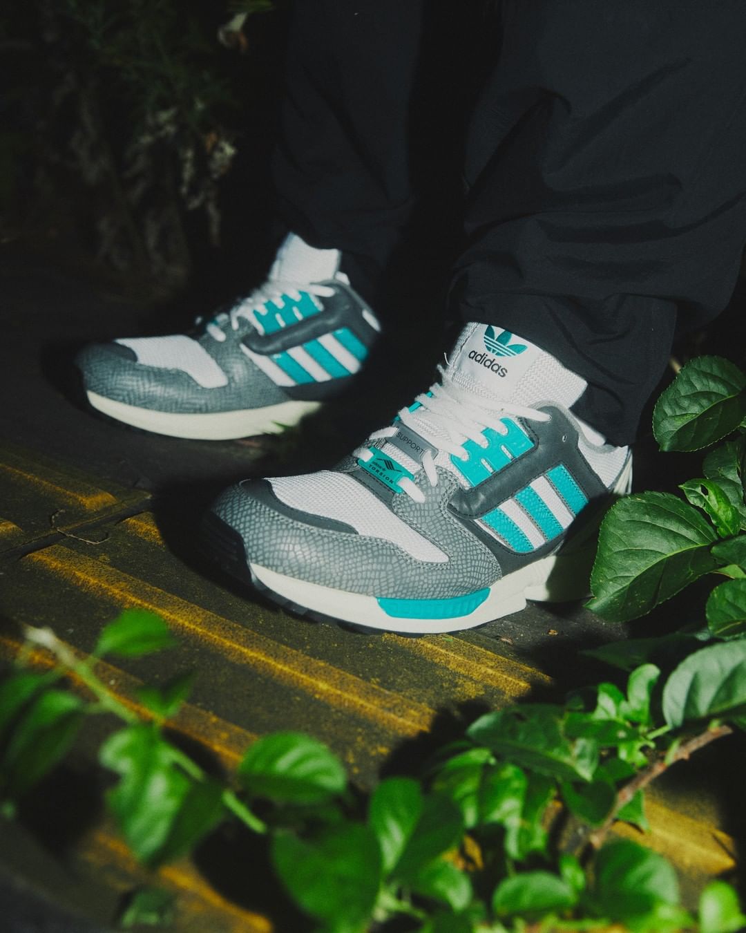 2022/12/24 リストック】atmos × adidas Originals ZX 8000 G-SNK “EQT