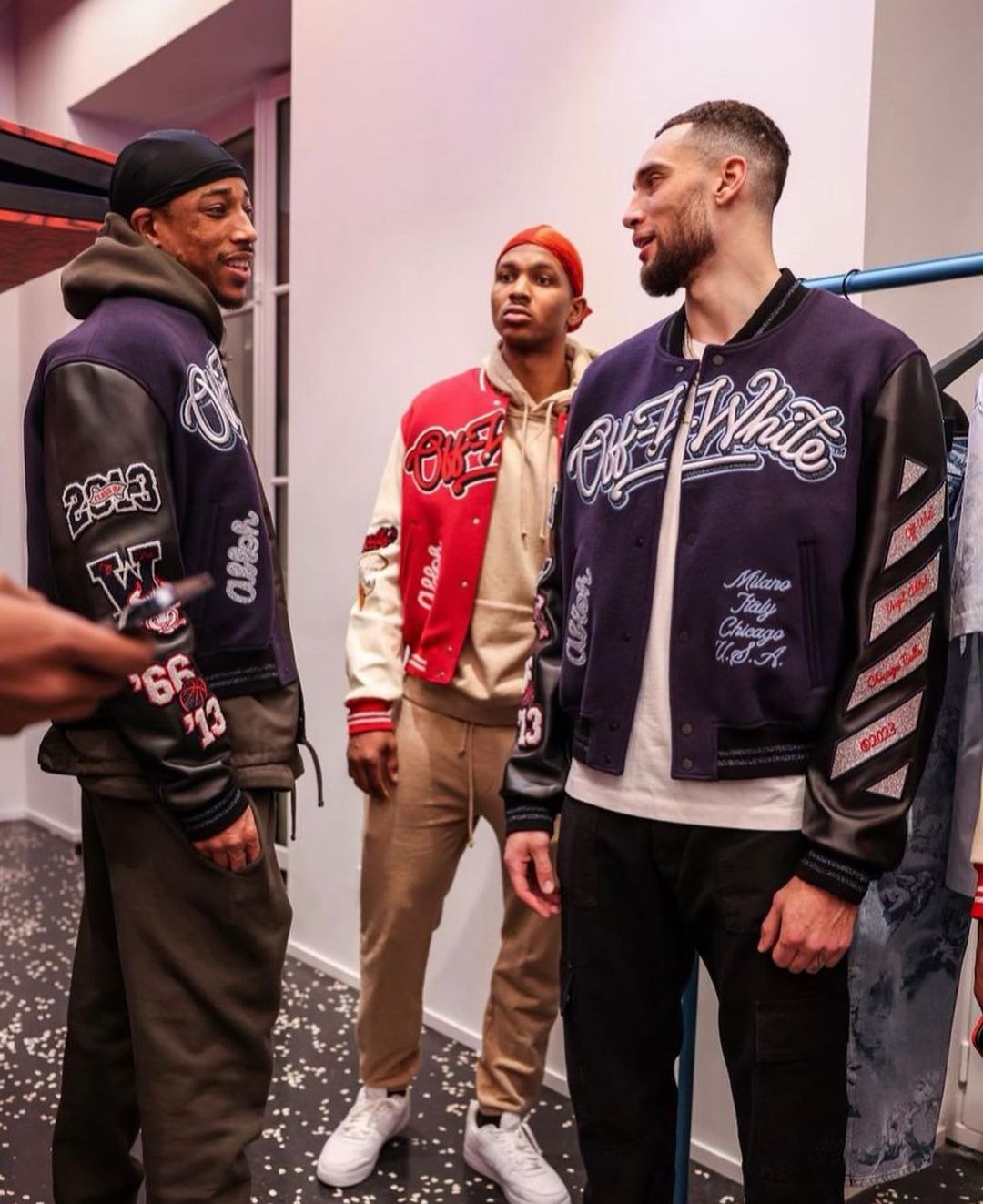 海外 2/2 発売】OFF-WHITE × Chicago Bulls “Varsity jacket” (オフ