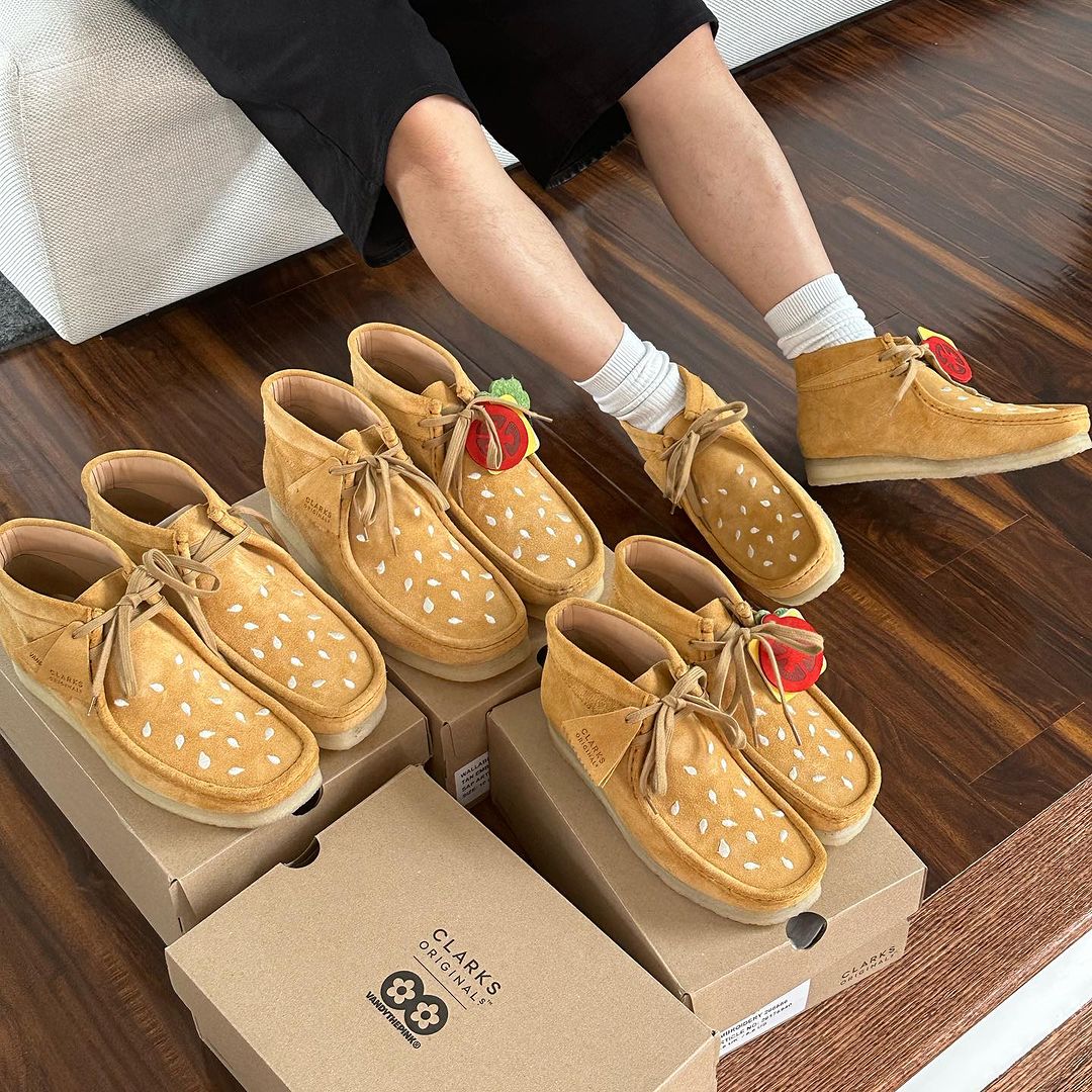 発売中】「ハンバーガー」をテーマとした Clarks Originals x VANDY