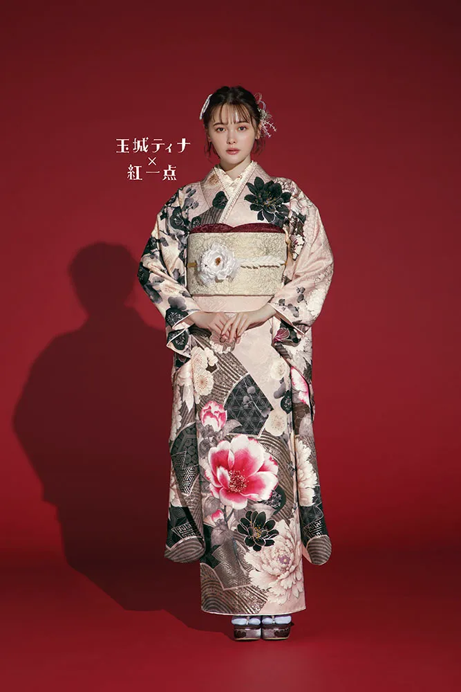 玉城ティナ×紅一点ブランド振袖ネットレンタル ピンクベージュ/くすみ