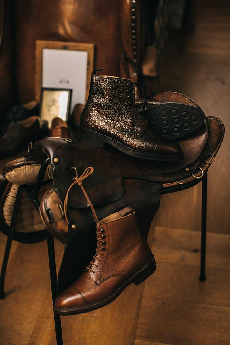 英国のカントリーテイスト満載のレースアップブーツ | FRAME フレーム公式