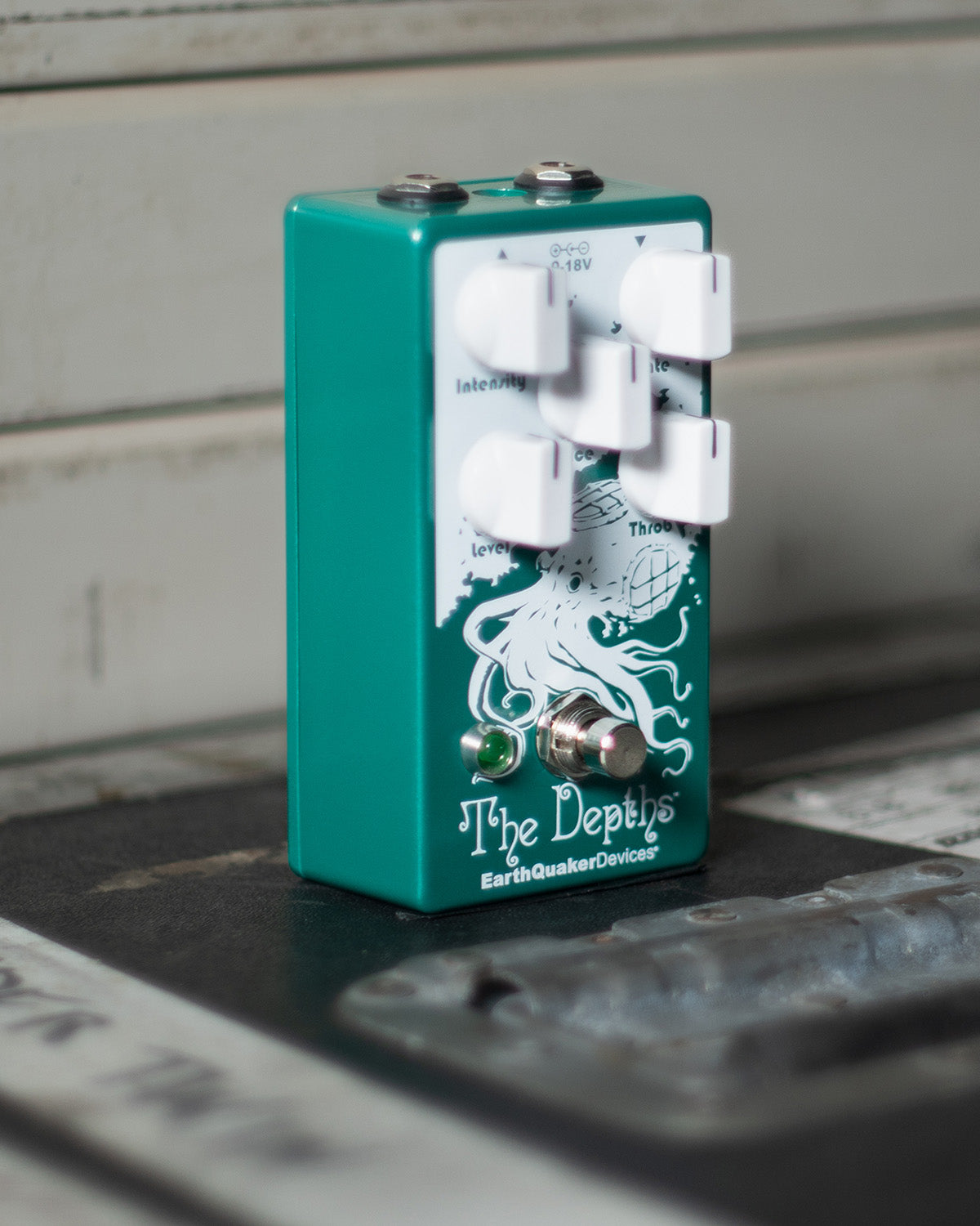 Earthquaker Devices The Depths V2 Optical Vibe Machine Pedal | FRET12