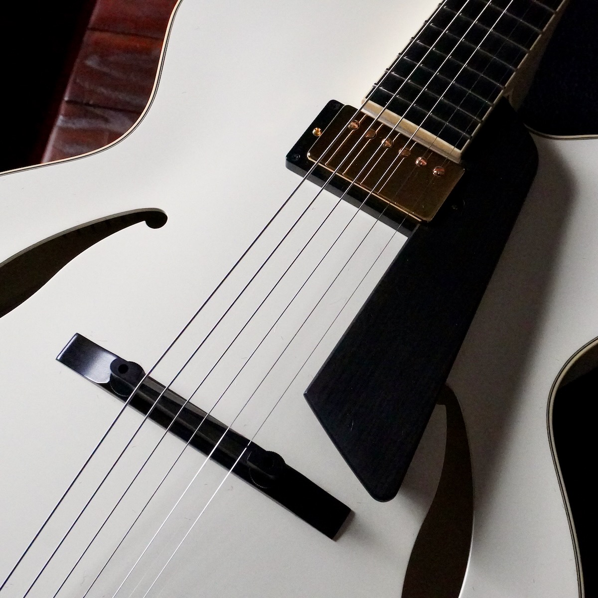 在庫情報/Sadowsky Jim Hall Model Custom Color / Vintage White