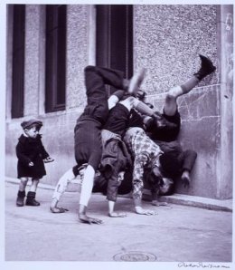 deux oiseaux 「2羽の鳥／ロベール・ドアノー、イジスのパリ」