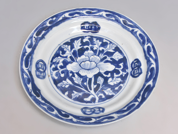 藍九谷もしくは藍鍋島の花鳥文隅入染付角皿5客桐箱入 藍九谷もしくは藍