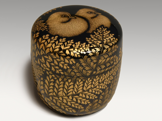 沈金 「春の日」 中棗 人間国宝 前 史雄(作) 共箱 | 古美術ささき