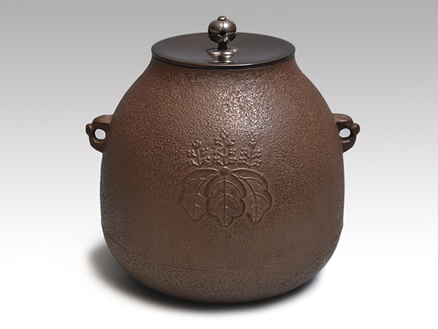 桃山釜 釜師 角谷莎村（作） 共箱 銀撮み蓋 風炉釜 | 古美術ささき