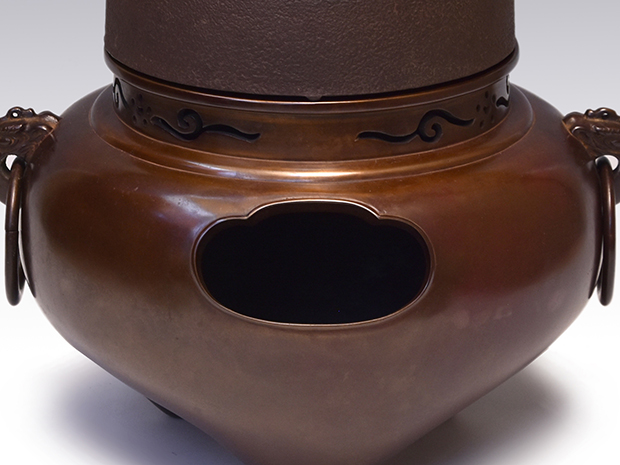 唐胴鬼面風炉 丸釜添え 根来実三(作) 共箱 遠州流職方 | 古美術ささき