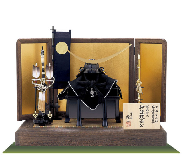 五月人形・伊達政宗 黒漆五枚胴具足模写鎧 兜飾り No3121－小木