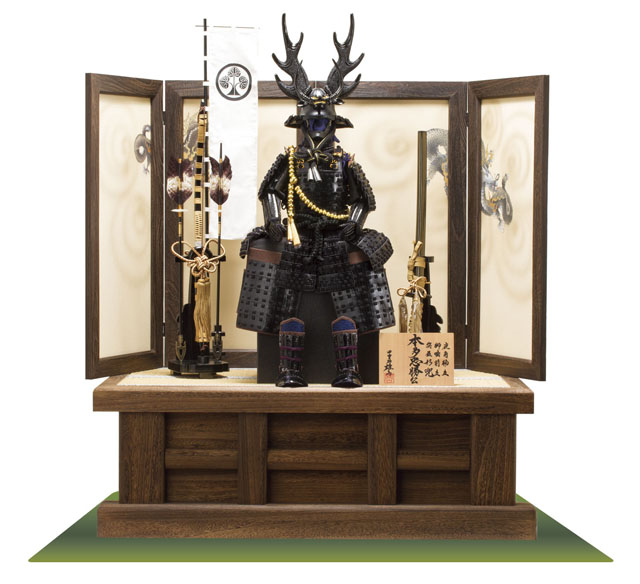 小木人形・五月人形は本多忠勝公 黒糸威二枚胴具足模写 高床台飾り