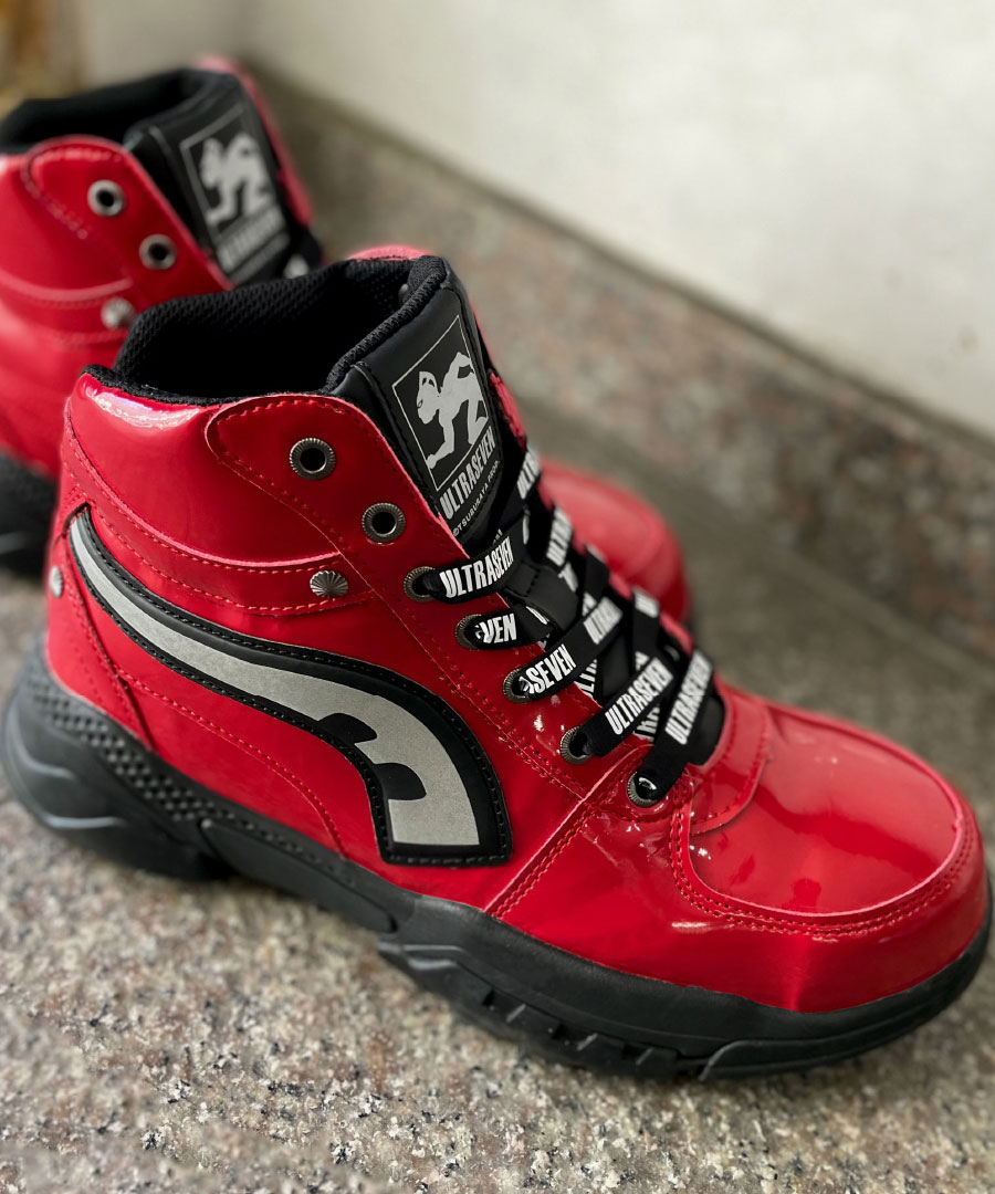 ワンランク上のウルトラな光沢質感!「ウルトラセブン」「ウルトラ