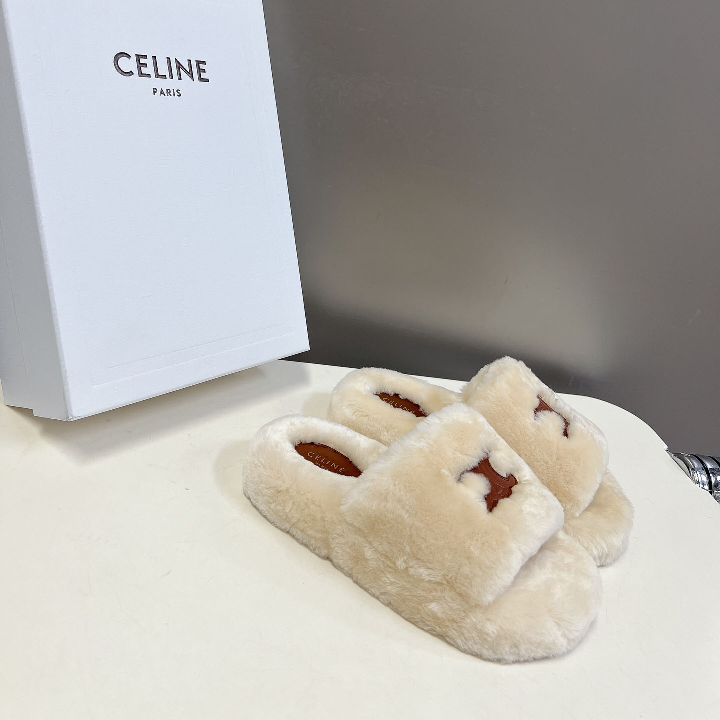 可愛い もこもこ トリオンフ ファー スライド セリーヌ サンダル