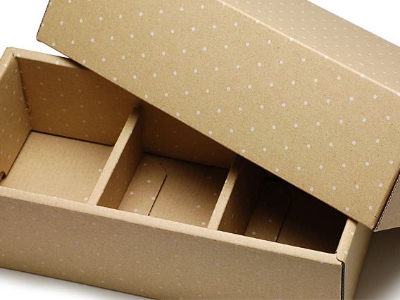 瓶がぴったり収まる、ナチュラルカラーの紙製ギフト箱 | トピックス