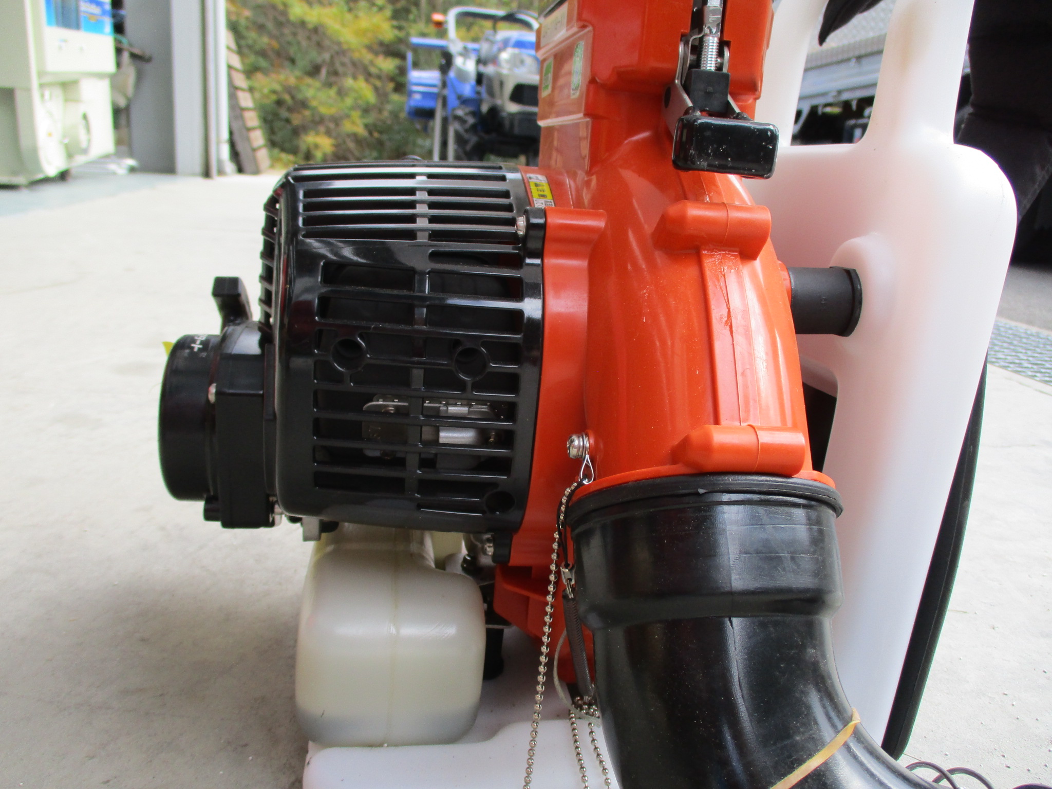 やまびこ(共立) 動力散布機 DME305G-13 容量13Lタンク 肥料散布 除草剤