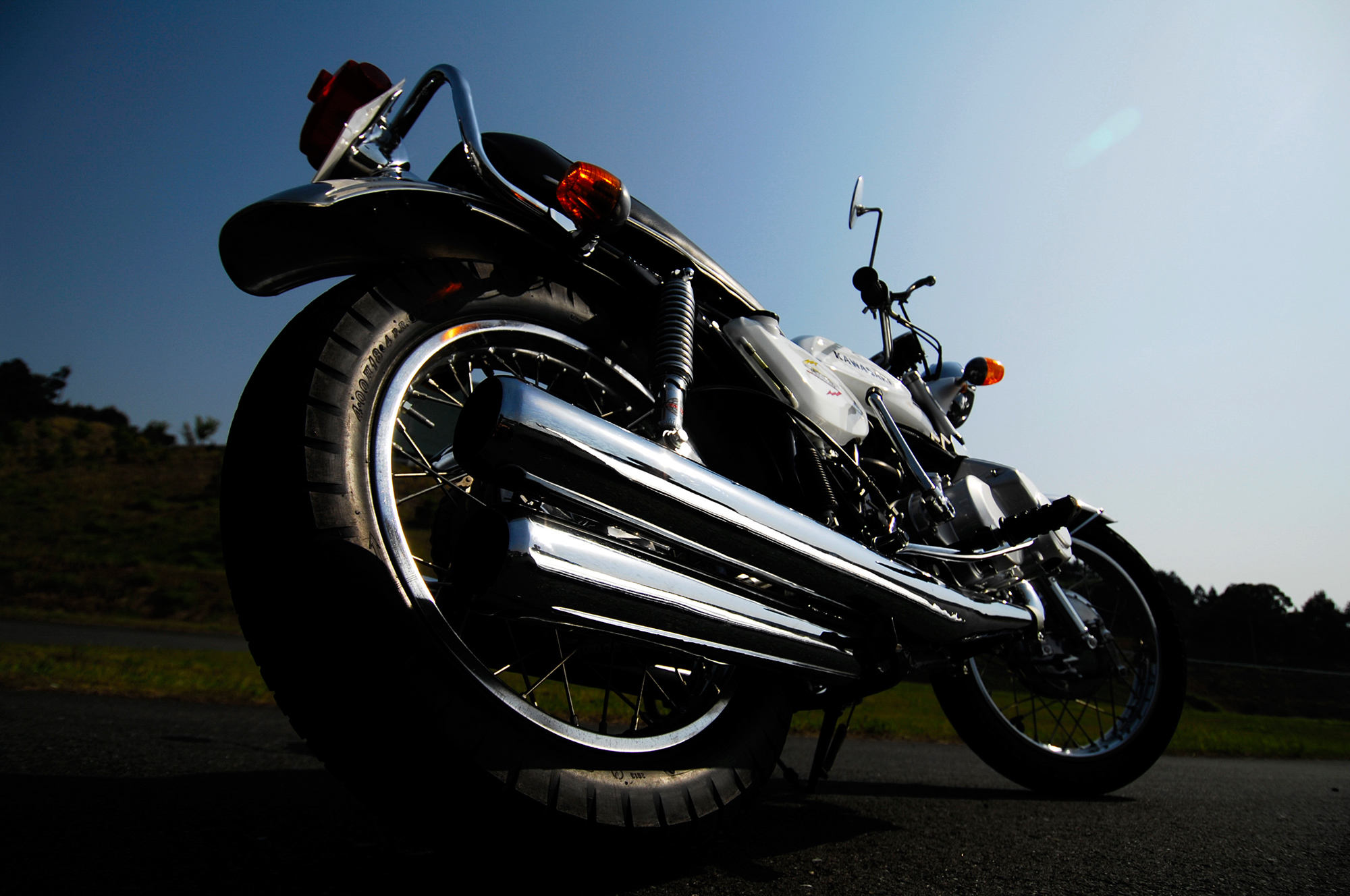 おっと、あぶねぇ」ライダーの不意をつく強烈な加速／500SS MACHⅢ