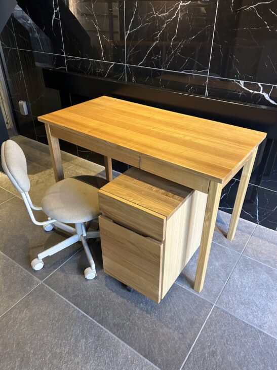 MUJI（無印良品）の木製デスク、キャビネット、 チェアを世田谷区で