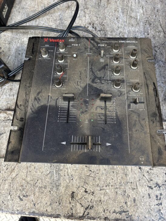 荒川区へ出張【買取】Vestax（ベスタクス）DJミキサー VMC-002XLu